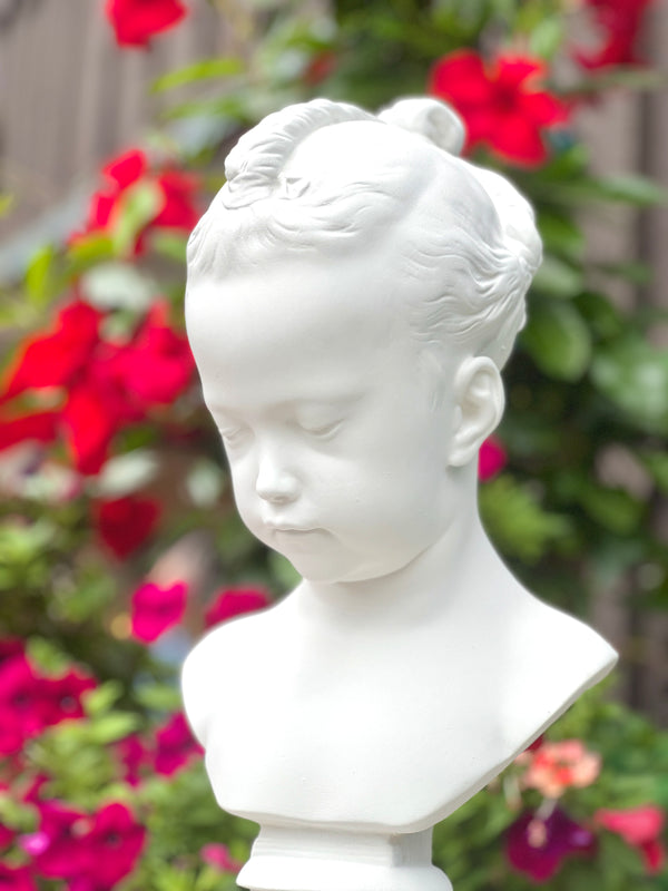 Busto de Niña Sculpture in Plaster