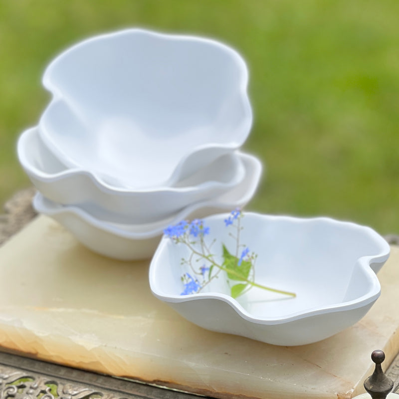 Vida Nube Sculptural White Mealmine Bowls by Beatriz Ball