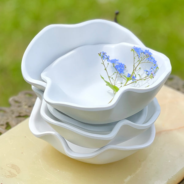 Vida Nube Sculptural White Mealmine Bowls by Beatriz Ball